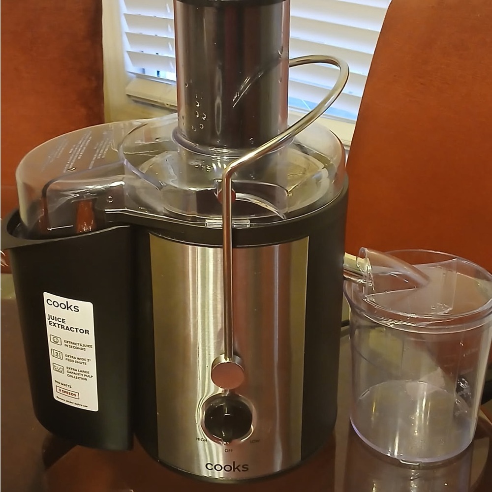 Black and Silver Juice Extractor